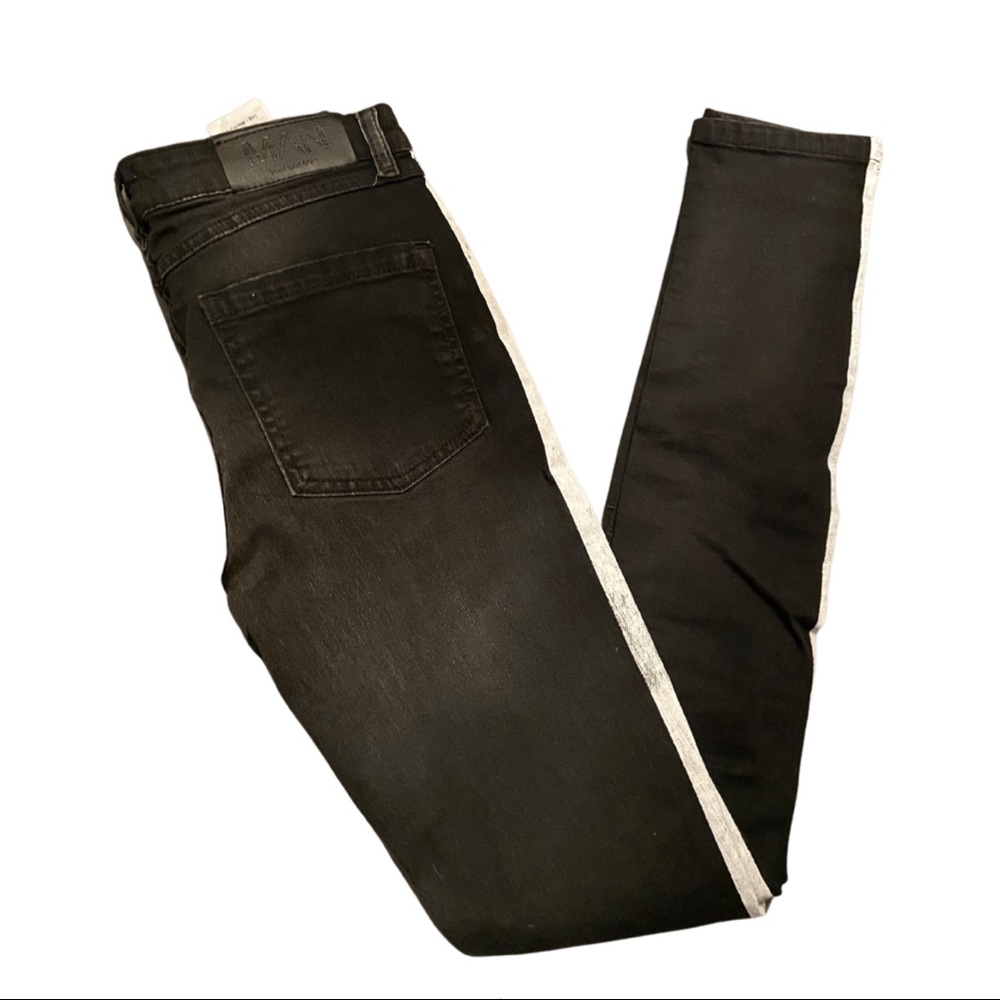 Boohoo man  Men’s 30/34 super skinny rip & repair biker jeans